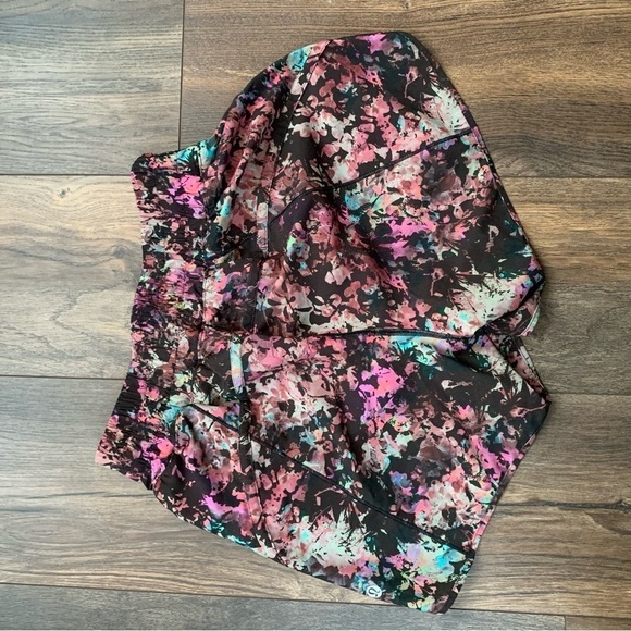 LULULEMON Tracker Low-Rise Lined Short 4" - Picture 5 of 10